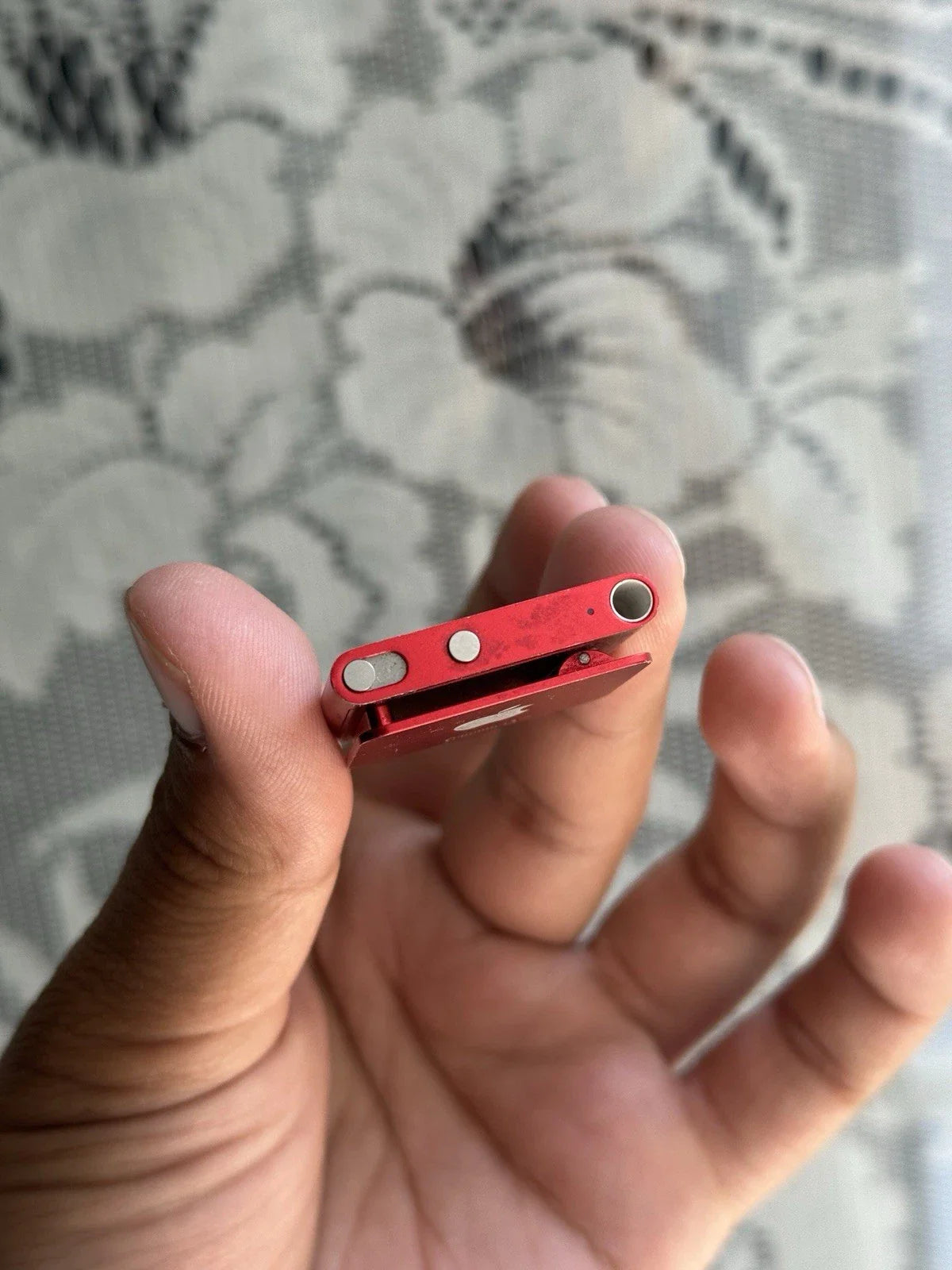 Apple iPod Shuffle 4th Gen PRODUCT Red – Perfectly Working