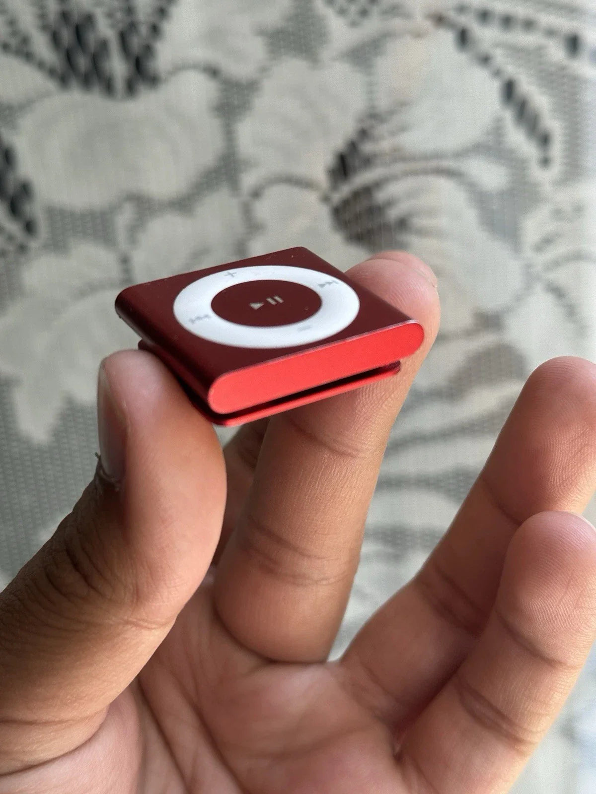 Apple iPod Shuffle 4th Gen PRODUCT Red – Perfectly Working